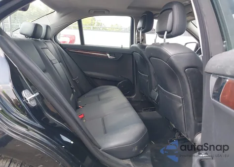 2009 Mercedes-Benz C 300 Sport 4Matic z USA, uszkodzony, nr VIN WDDGF81X99F199525